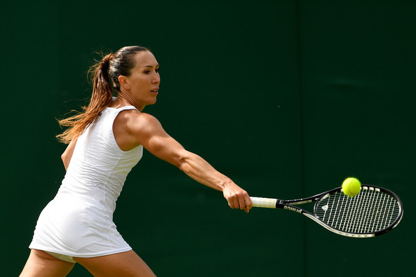 Jelena Jankovic returns a serve | Photo: Shaun Botterill/Getty Images Europe