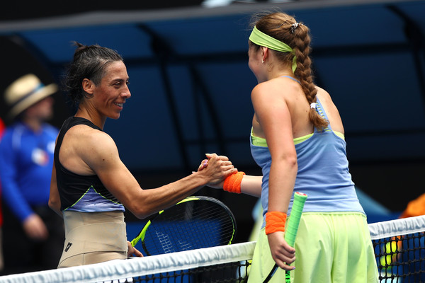 The players met for a warm handshake at the net after the encounter | Photo: Cameron Spencer/Getty Images AsiaPac