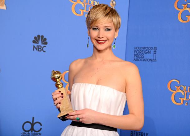 Jennifer Lawrence con su tercer Globo de Oro. Foto: variety.com