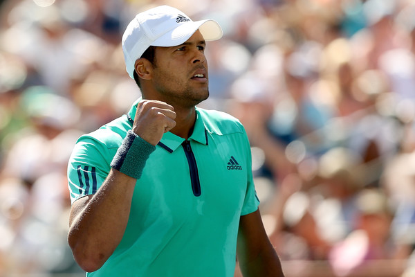 Tsonga fist pumps. Photo: Matthew Stockman/Getty Images