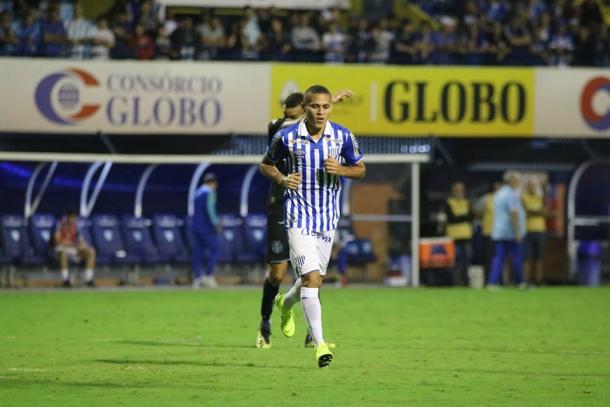 João Paulo é o jogador do Avaí que mais chuta no Brasileiro, mas ainda não balançou as redes (Foto: Frederico Tadeu/Avaí FC)