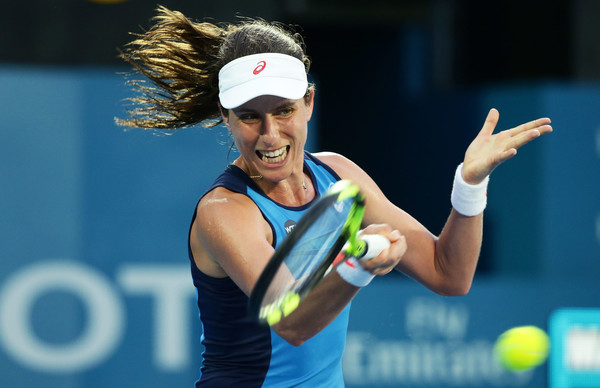 Johanna Konta hits a forehand against Agnieszka Radwanska during the final of the 2017 Apia International Sydney. | Photo: Matt King/Getty Images