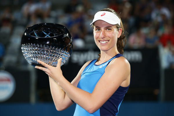 Johanna Konta lifts her trophy in Sydney | Photo: Matt King/Getty Images AsiaPac