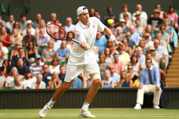 John Isner hits a volley during the match | Photo: Matthew Stockman/Getty Images Europe
