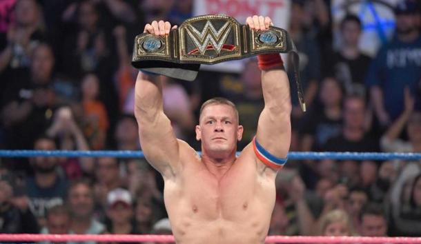 John Cena con su título número 16. | Foto: WWE