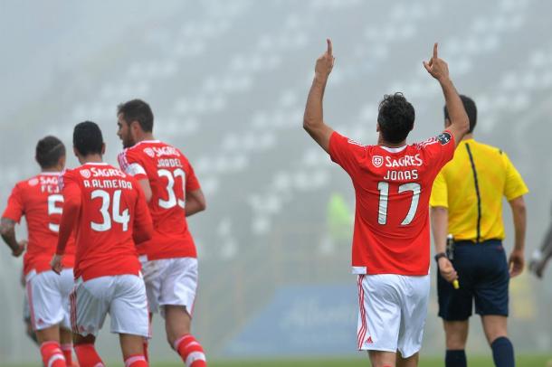 Jonas celebrando uno de sus goles en la primera vuelta contra el Nacional | Foto: SL Benfica