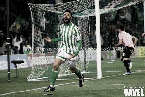 Jorge Molina celebra un gol con el Betis | Foto: Juan Ignacio (Vavel)