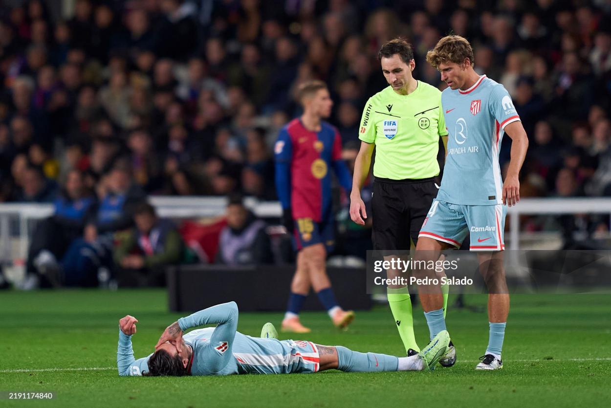 José Gimenez s'est blessé contre Barcelone. Photo de Pedro Salado/Getty Images