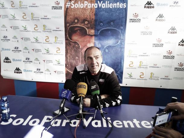 Juan Sabas en una rueda de prensa. | FOTO: Carlos Gómez (Vavel)