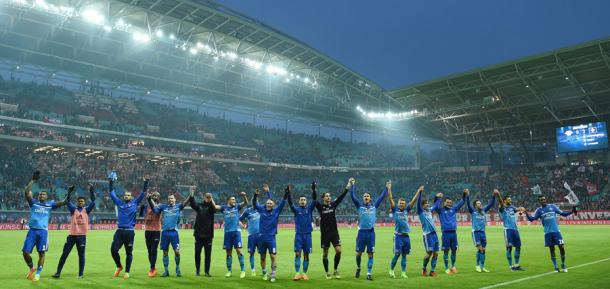 Los jugadores del Hamburgo celebran la victoria con la afición desplaza a Leipzig | Foto: HSV