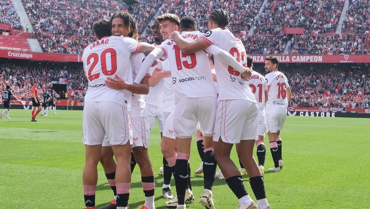 Jugadores del Sevilla celebrando un gol. Fuente: Estadio Deportivo