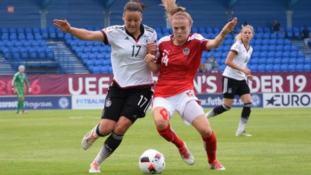 Germany's Julia Kofler and Austria's Jasmin Sehan. Photo: Sportsfile