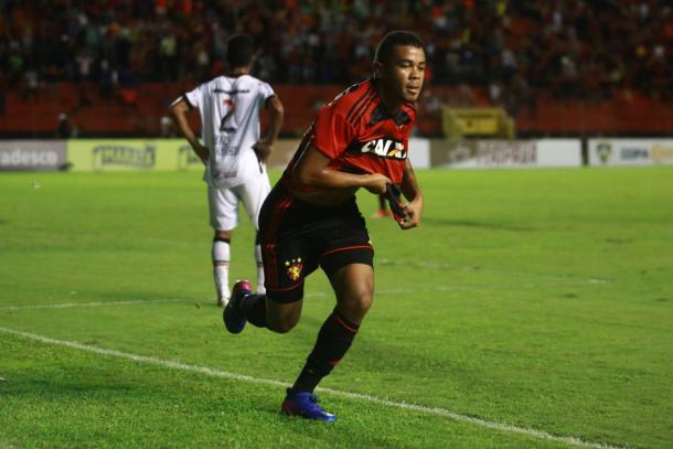 Juninho ganha chance entre os titulares contra o Joinville após gol decisivo na ida (Foto: Williams Aguiar/Sport)