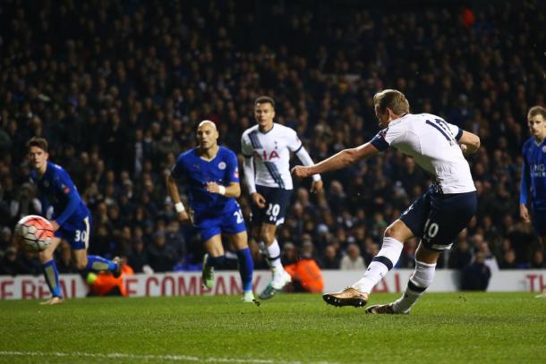 Harry Kane scores a late penalty to earn Spurs a replay (Photo: Reuters)