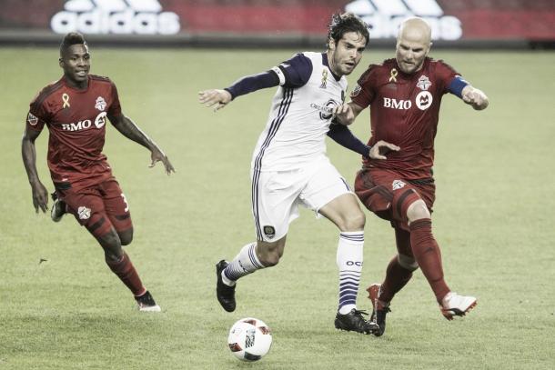 Kaká and Michael Bradley battle for possession | Source: tsn.ca