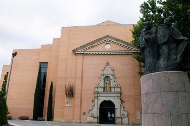 Antiguo convento de San Francisco de Mozón en Huesca, Sepultura inicial de Lope de Figueroa.    Foto: Radiohuesca.com