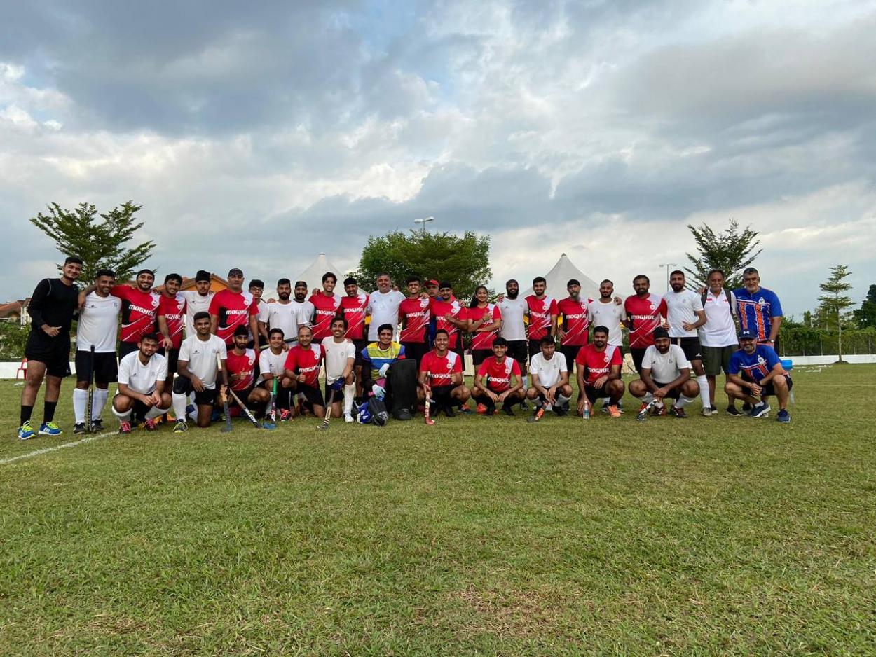 Post-match photo between Singapore (white) and Kuala Lumpur (red)