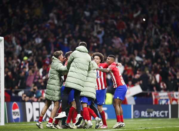 Piña con el héroe Oblak/ Club Atlético de Madrid 