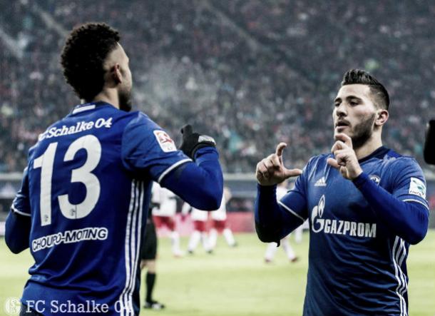 Kolasinac y Choupo-Moting tras el gol del empate FOTO | Schalke 04 en Twitter