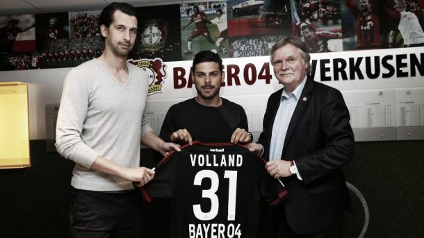 Volland is officially presented as a Bayer Leverkusen player. | Image source: Bayer Leverkusen