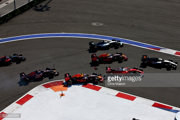 Kvyat paid the price for his mistakes. | Photo: Getty Images/Clive Mason