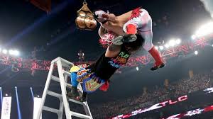 Kalisto hit Salida Del Sol from the top of a ladder. Photo: twm.news