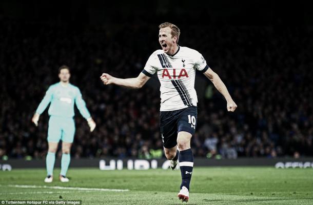 Above: Deandre Yedlin has said that Harry Kane has given him hope of making a name for himself at Tottenham | Photo: Getty Images 