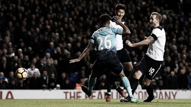 Kane en el tercer gol del Tottenham. Foto: Premier League.
