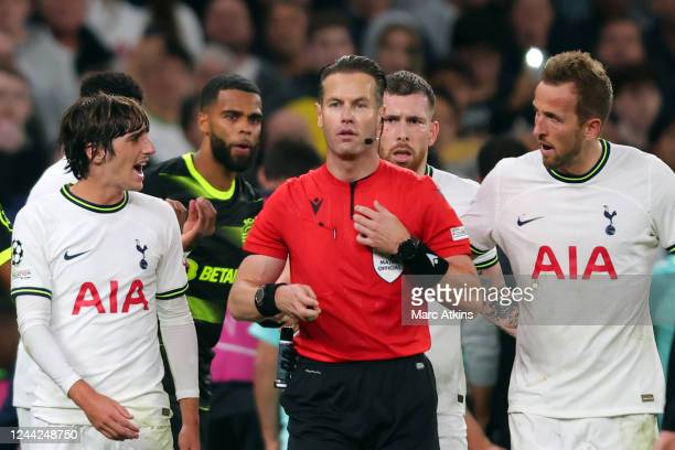 LONDON, ENGLAND - OCTOBER 26: Harry Kane and Bryan Gil of Tottenham Hotspur react toward Referee Danny Makkelie after VAR disallow his goal during the UEFA Champions League group D match between Tottenham Hotspur and Sporting CP at Tottenham Hotspur Stadium on October 26, 2022 in London, United Kingdom. (Photo by Marc Atkins/Getty Images)