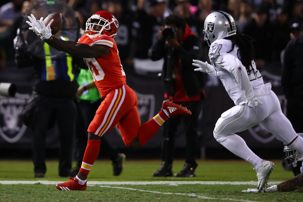 Tyreek Hill #10 of the Kansas City Chiefs makes a 64-yard catch for a touchdown against the Oakland Raiders. |Source: Ezra Shaw/Getty Images North America|