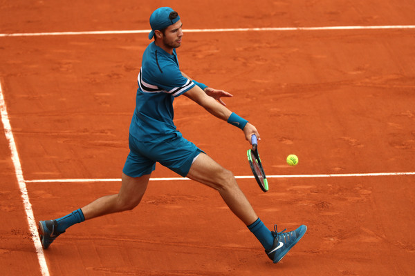 Karen Khachanov was able to fight back from a 2-5 deficit in the second set | Photo: Matthew Stockman/Getty Images Europe