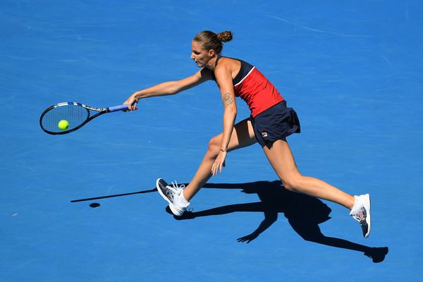 Karolina Pliskova reaches out for a forehand during her quarterfinal match against Mirjana Lucic-Baroni in Melbourne | Photo: Quinn Rooney/Getty Images AsiaPac