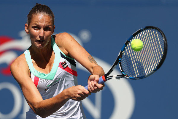 Karolina Pliskova in action against Jennifer Brady on the eighth day of play | Photo: Al Bello/Getty Images North America