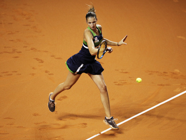 Karolina Pliskova hits a big forehand last week | Photo: Adam Pretty/Bongarts