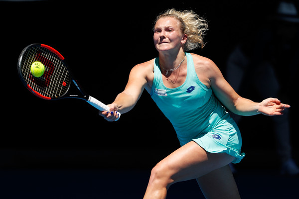Katerina Siniakova was struggling with a thigh injury throughout the match | Photo: Michael Dodge/Getty Images AsiaPac