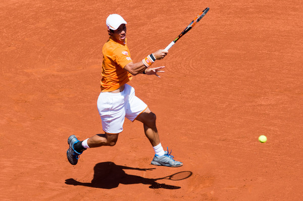 Kei Nishikori striking a forehand against Thiemo de Bakker | Photo: Alex Caparros/Getty Images 