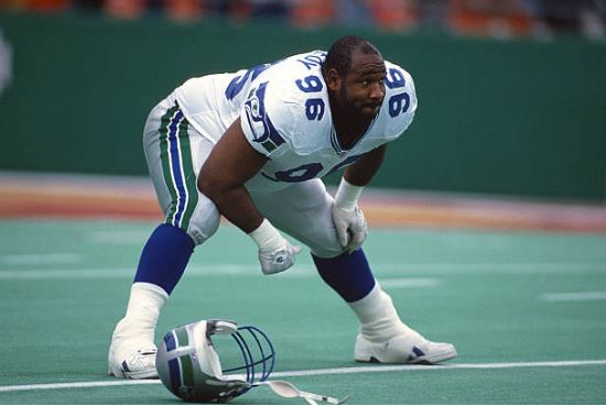 Kennedy during warmups before a game against the Kansas City Chiefs in 1995 | Source: Focus on Sport - Getty Images