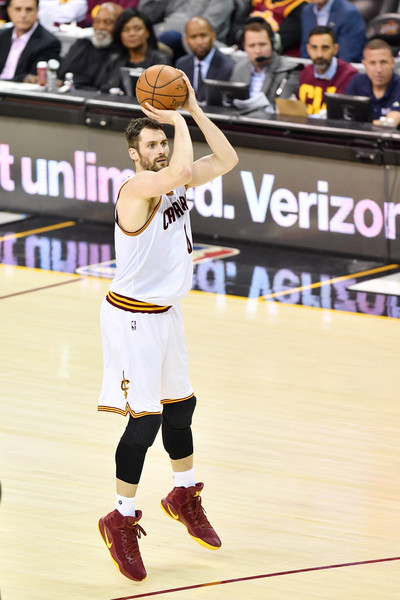 Love was hot from deep early in the game/Photo: Jamie Sabau/Getty Images