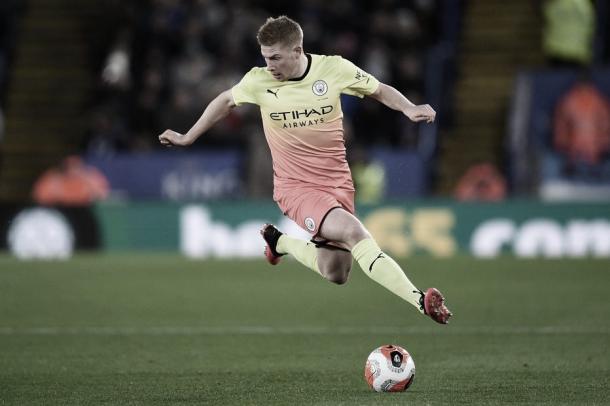 Kevin De Bruyne podría estar ausente en el derby | Foto: Premier League