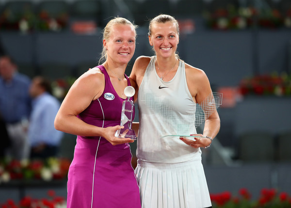 Kvitova and Bertens during the trophy ceremony after the marathon final | Photo: Clive Brunskill/Getty Images Europe