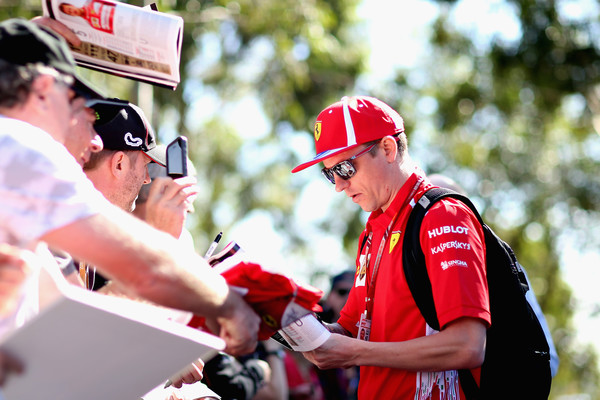 Kimi con los fans australianos antes de entrar al circuito. Fuente: Getty Images