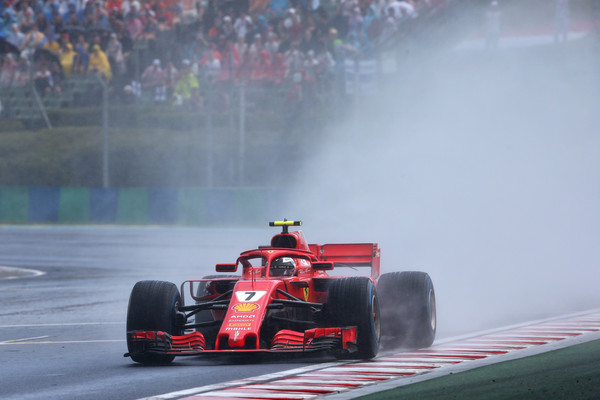 Kimi durante la clasificación sobre mojado en Hungría | Getty Images Europe.