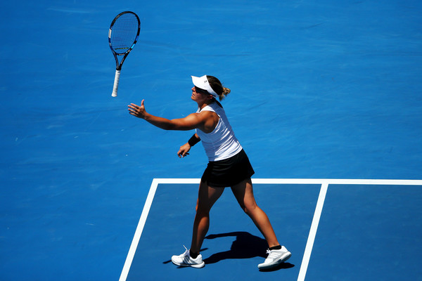 Kirsten Flipkens visibly frustrated during her defeat to Johanna Konta. Photo Source: Getty Images/Michael Dodge