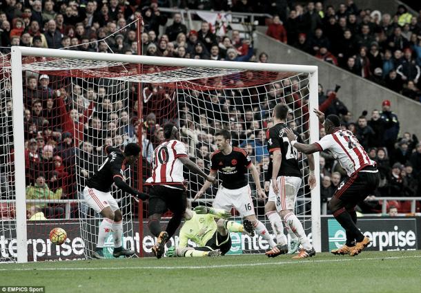 Above: Lamine Kone scoring his goal in Sunderland's 2-1 win over Manchester United | Photo: EMPICS Sport 