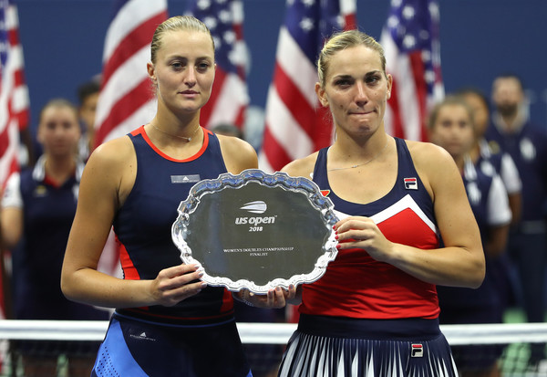 Babos and Mladenovic alongside their runner-up trophy in Flushing Meadows | Photo: Matthew Stockman/Getty Images North America
