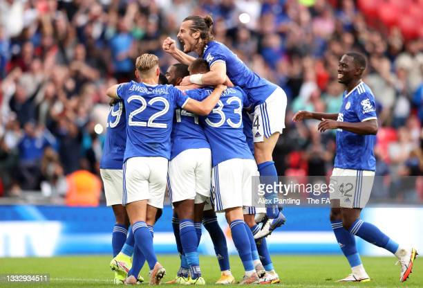 <strong><a  data-cke-saved-href='https://vavel.com/en/football/2021/08/07/leicester-city/1081284-manchester-city-vs-leicester-city-2021-facommunity-shield-preview.html' href='https://vavel.com/en/football/2021/08/07/leicester-city/1081284-manchester-city-vs-leicester-city-2021-facommunity-shield-preview.html'>Leicester City</a></strong> celebrate after Kelechi Iheanacho scores the winner at Wembley | Credit: Alex Pantling | Getty Images