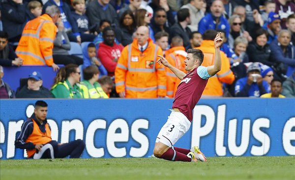 Cresswell celebra su golazo que daba la vuelta al marcador | Foto: Premier League