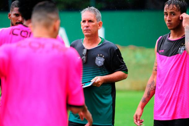 Edson Leivinha foi o técnico contratado para comandar o União Barbarense na A2 (Foto: Sanderson Barbarini/Foco no Esporte)