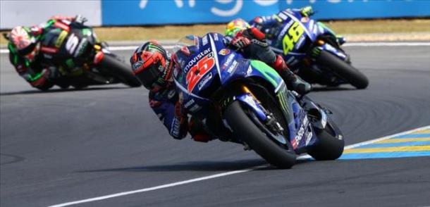 Viñales pasó a lidera y Rossi no quiso quedarse atrás. Fuente: Crash.net