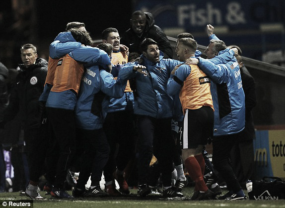 Los futbolistas del Lincoln City celebran el triunfo ante el Ipswich Town.